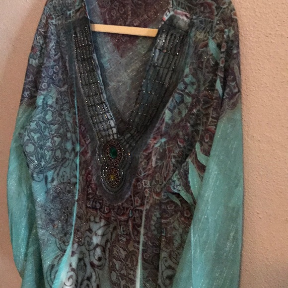 Gorgeous top with fun details - Picture 3 of 5